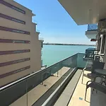 Melia 5, Elegant Seaside Apartment